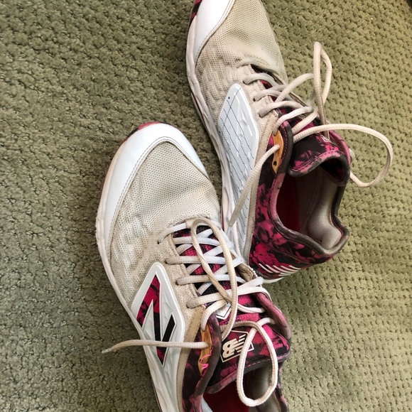 new balance mother's day baseball cleats